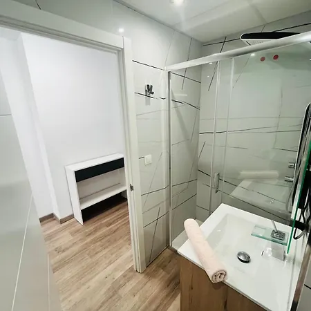 Apartment Sea View Apartment: Beachside Comfort With Wi-fi And Parking