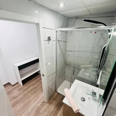 Sea View Apartment: Beachside Comfort With Wi-fi And Parking Apartment *