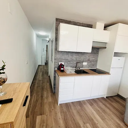 Sea View Apartment: Beachside Comfort With Wi-fi And Parking