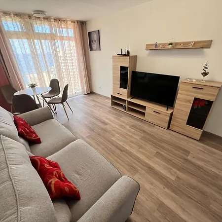 Sea View Apartment: Beachside Comfort With Wi-fi And Parking Apartment *